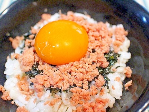 【簡単】夜食にピッタリ　卵黄で満足感を出したミニ丼